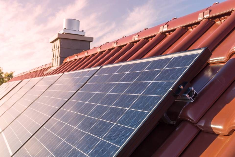 Kurt Wisse Heizung – Solar – Sanitär Inh. Frank Lüttich e.K. Solaranlage auf einem Dach