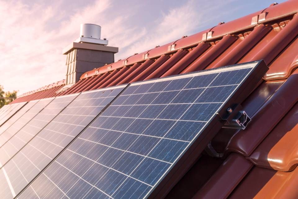 Kurt Wisse Heizung – Solar – Sanitär Inh. Frank Lüttich e.K. Solaranlage auf einem Dach